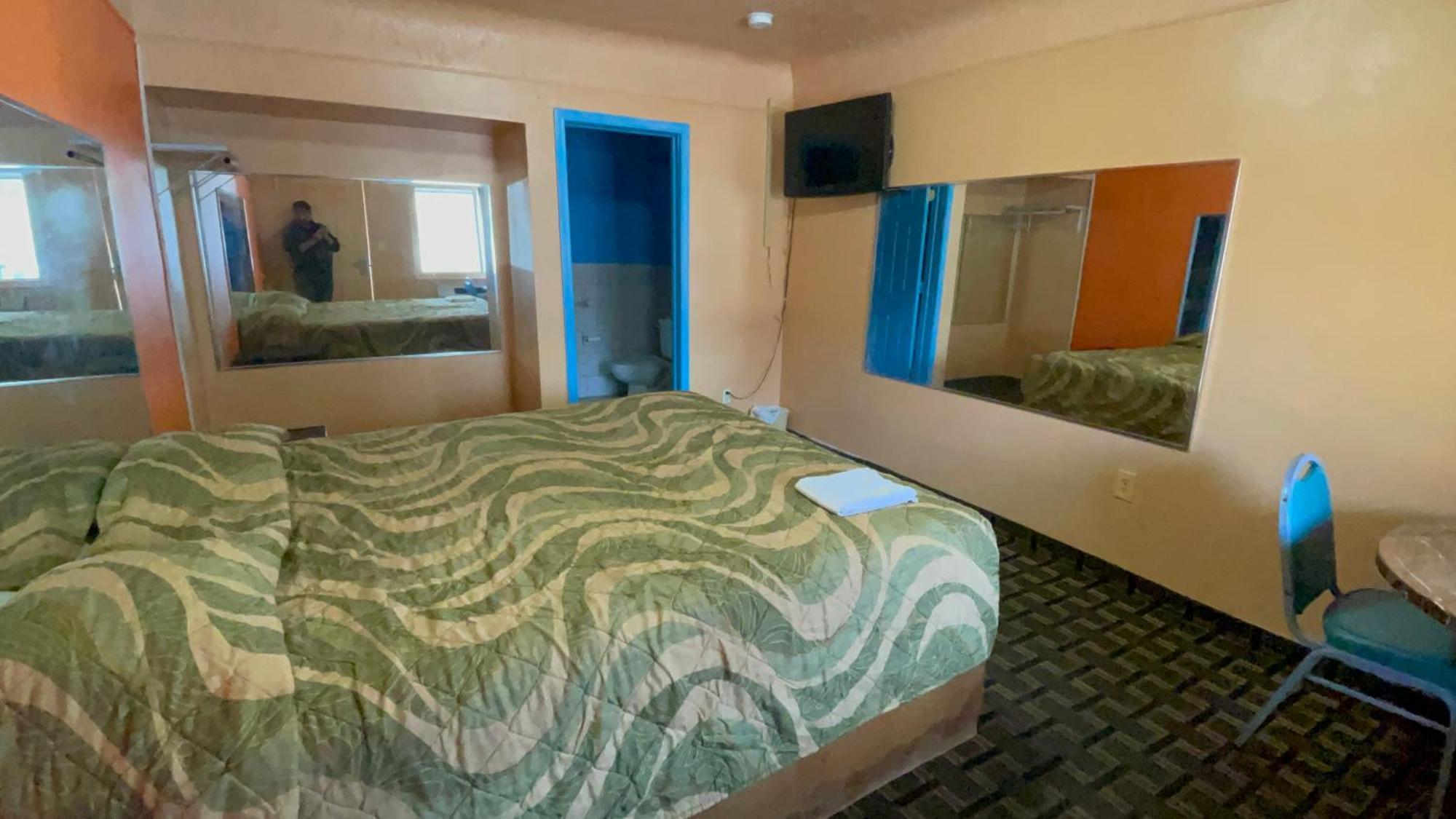 Deluxe Inn Motel デトロイト エクステリア 写真